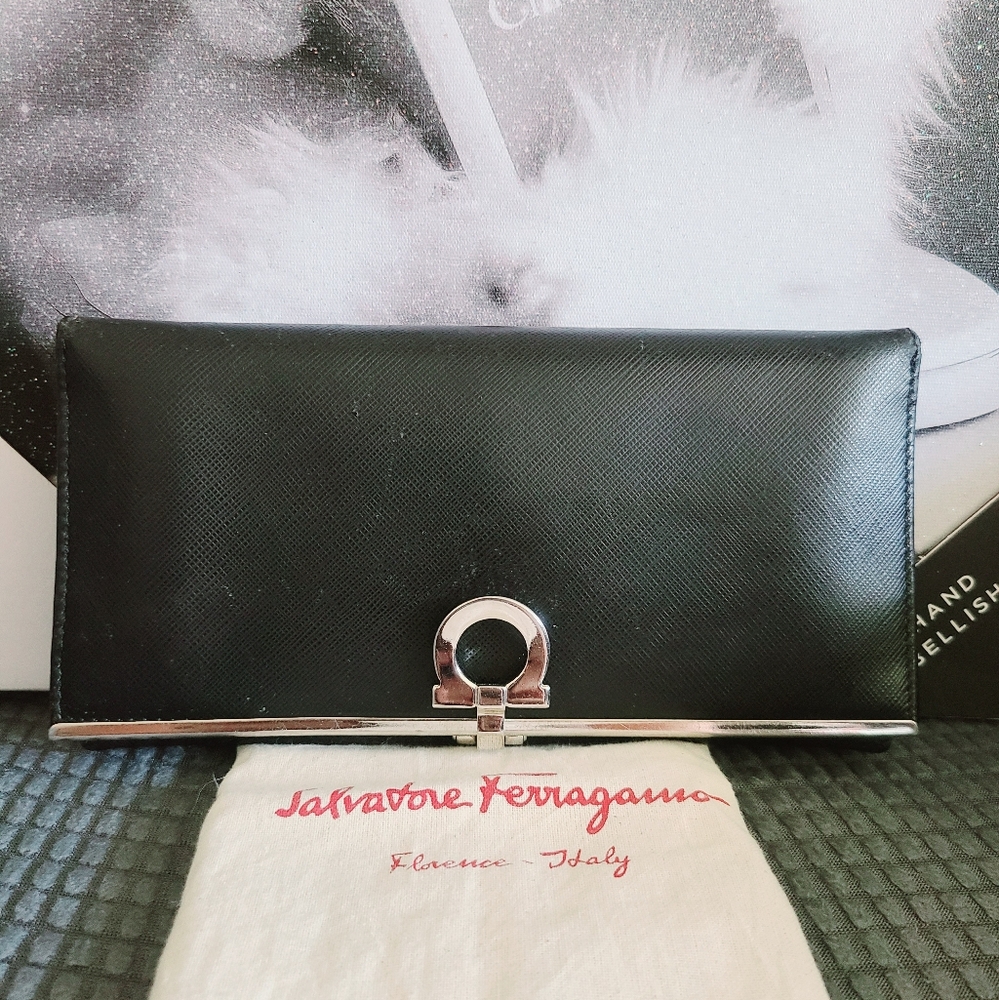 ❤️‍🔥Salvatore Ferragamo Gancini Continental Wallet❤️‍🔥